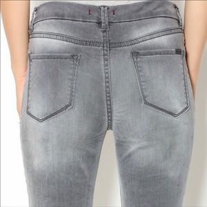 Dear John Gray Skinny Jeans. Size 27